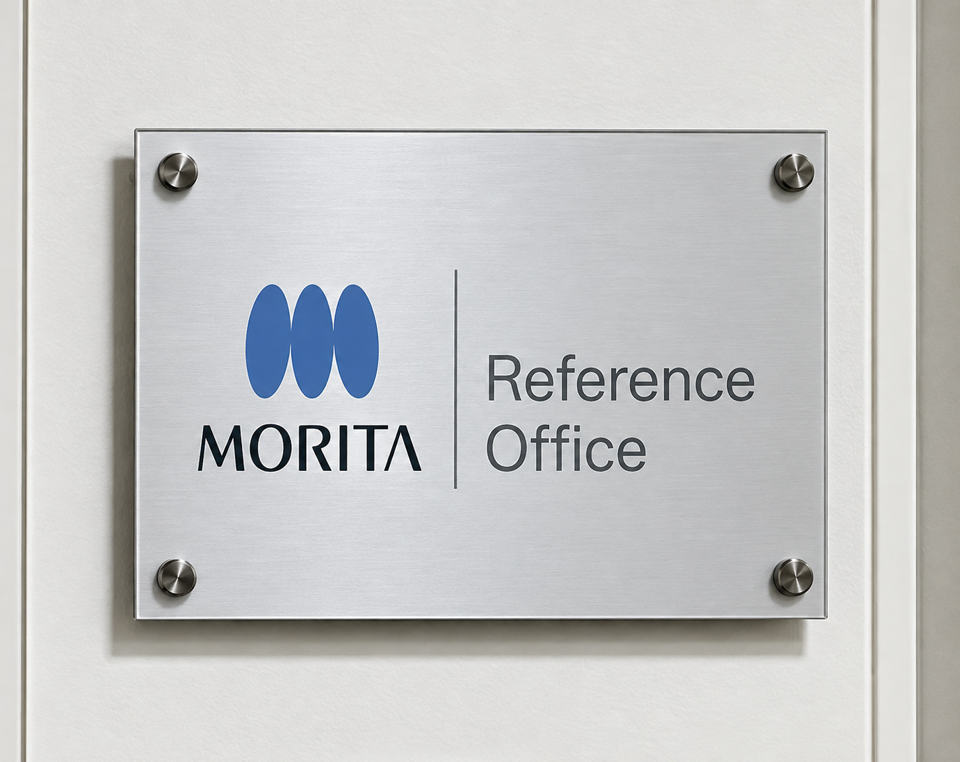 Tabla MORITA Reference Office na ulazu u centar